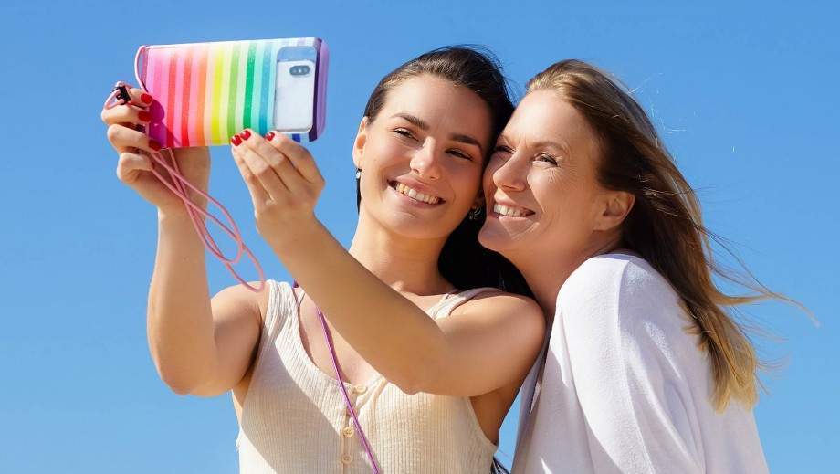 bh02_prisma_handytasche_ambiente_02_2020